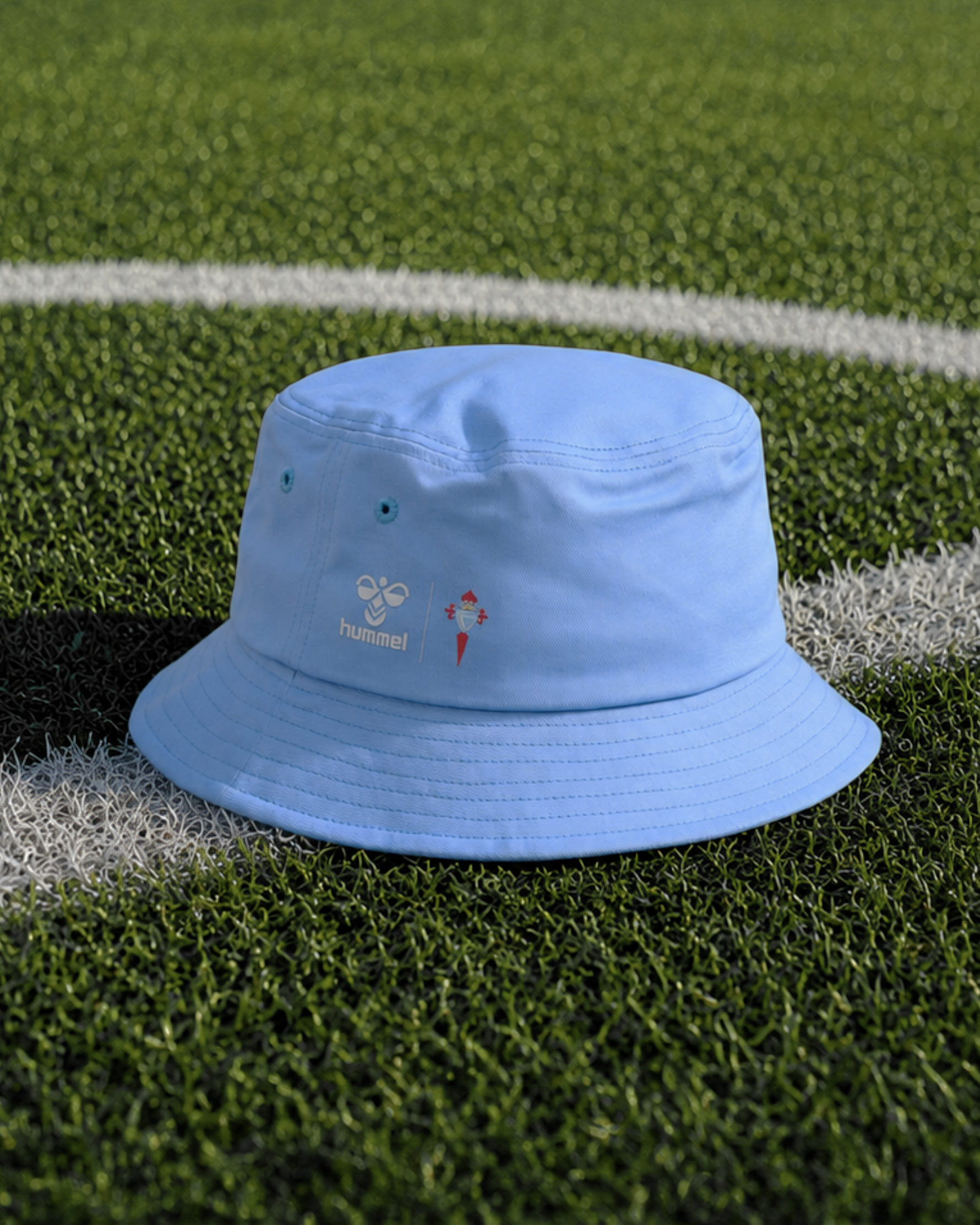 Foto de producto Gorro Bucket Celeste Disponible en la Tienda del Celta FC