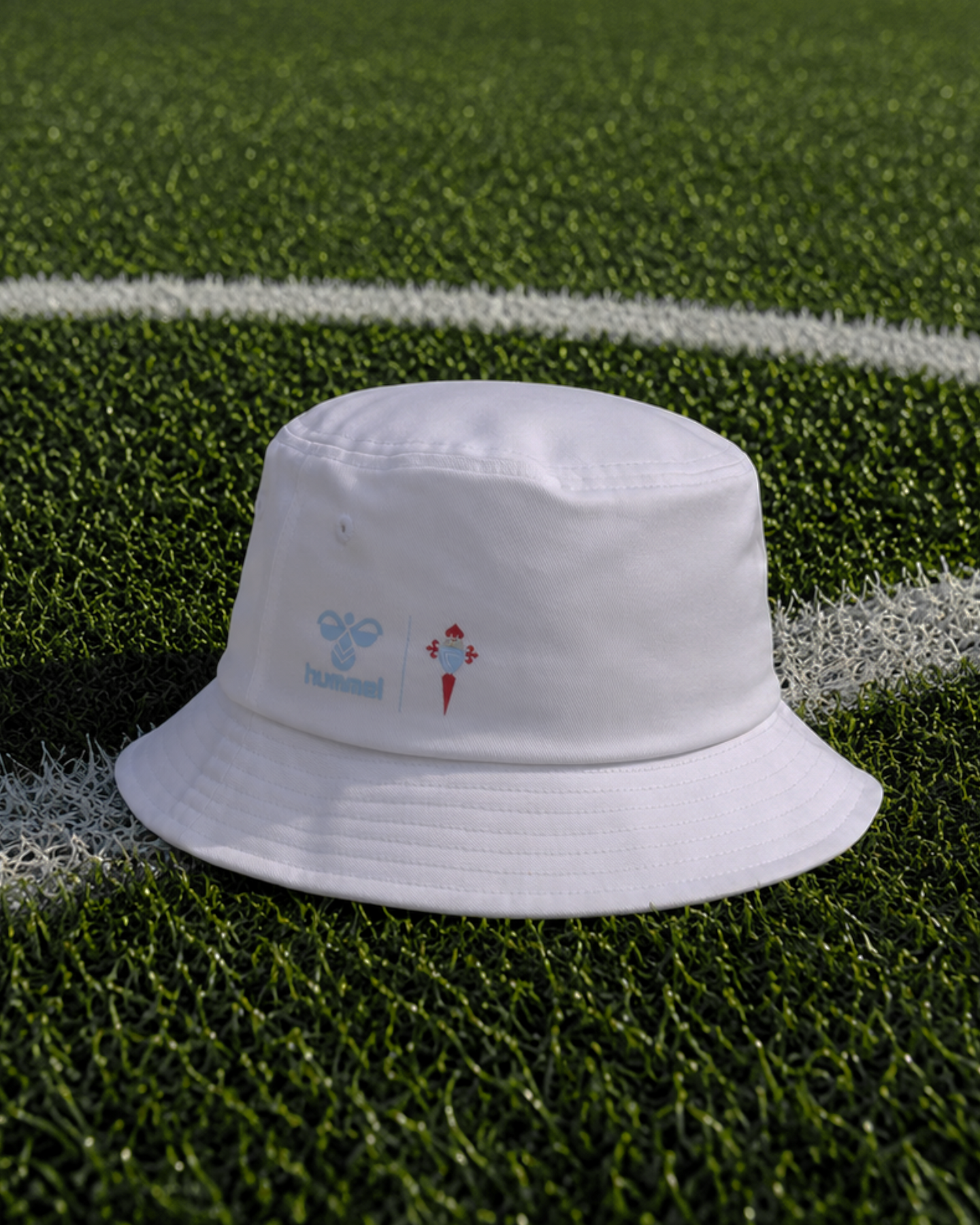 Foto de producto Gorro Bucket Blanco Disponible en la Tienda del Celta FC