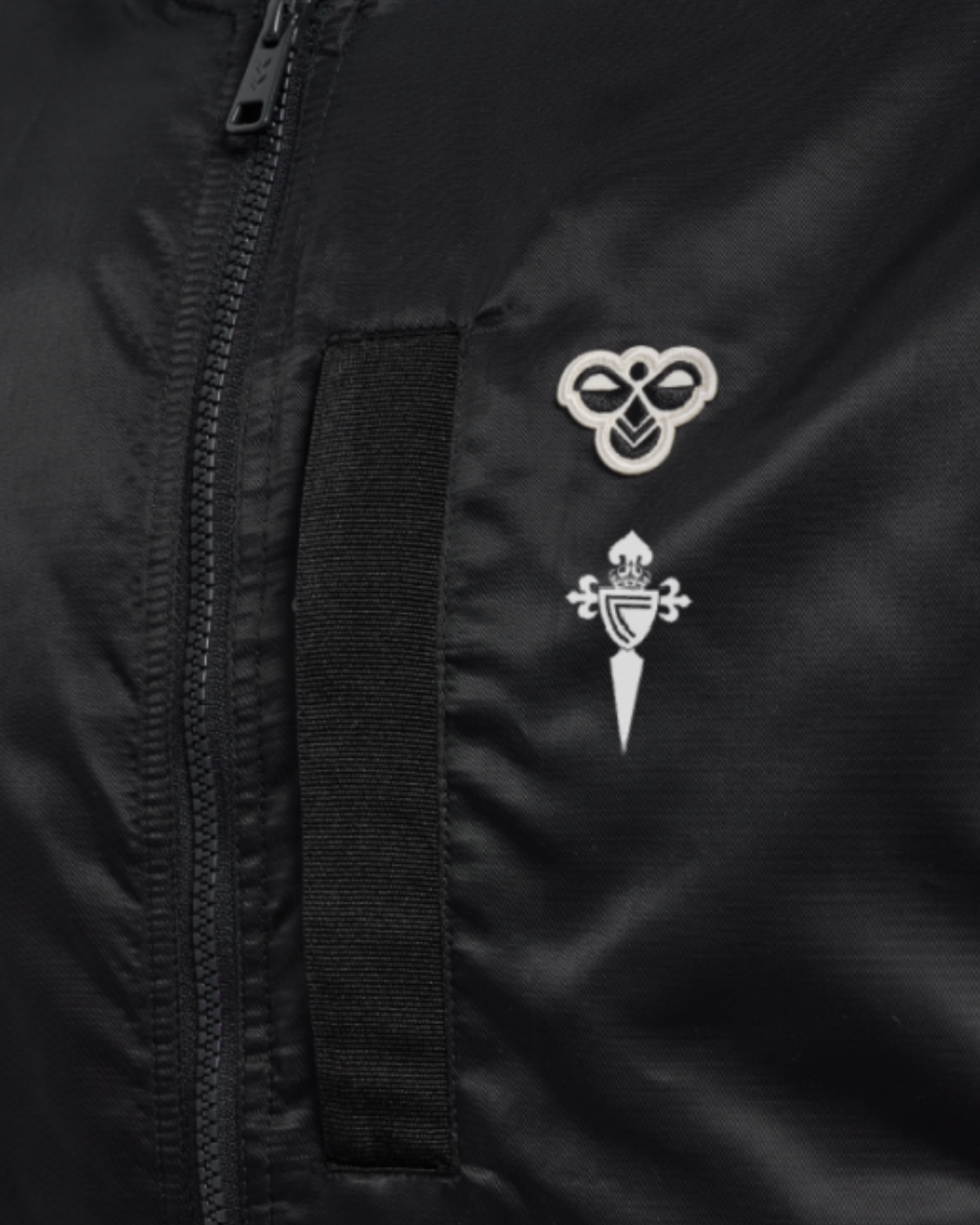 Foto de producto Chaqueta Baseball Lifestyle Negro Disponible en la Tienda del Celta FC