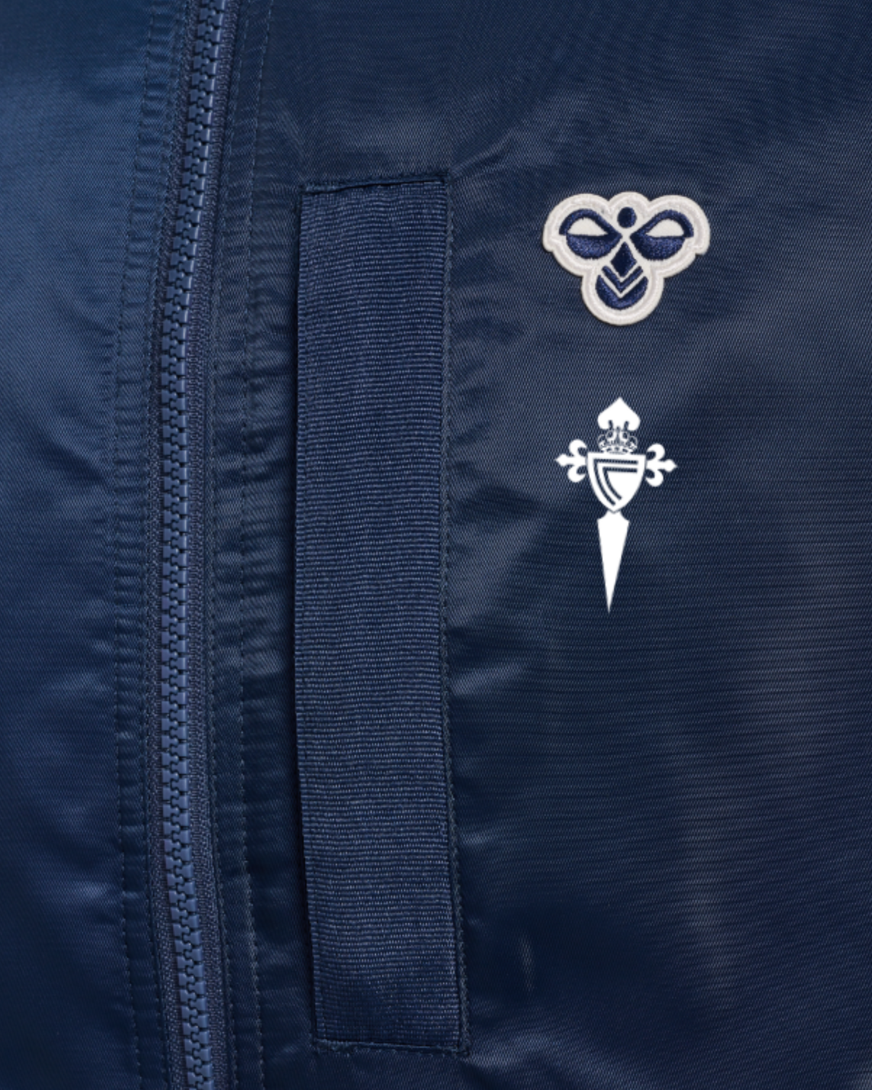 Foto de producto Chaqueta Baseball Lifestyle Azul Disponible en la Tienda del Celta FC