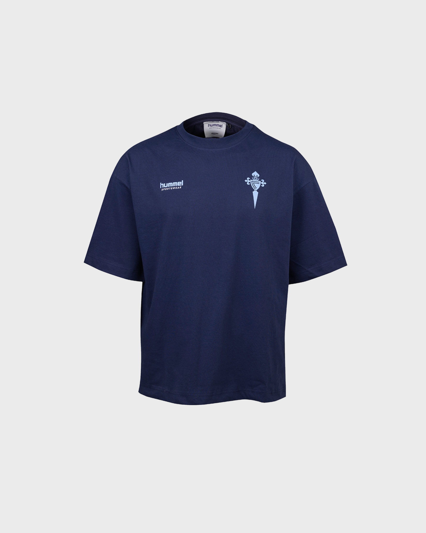 Foto de producto Camiseta Mariño Oversized Disponible en la Tienda del Celta FC