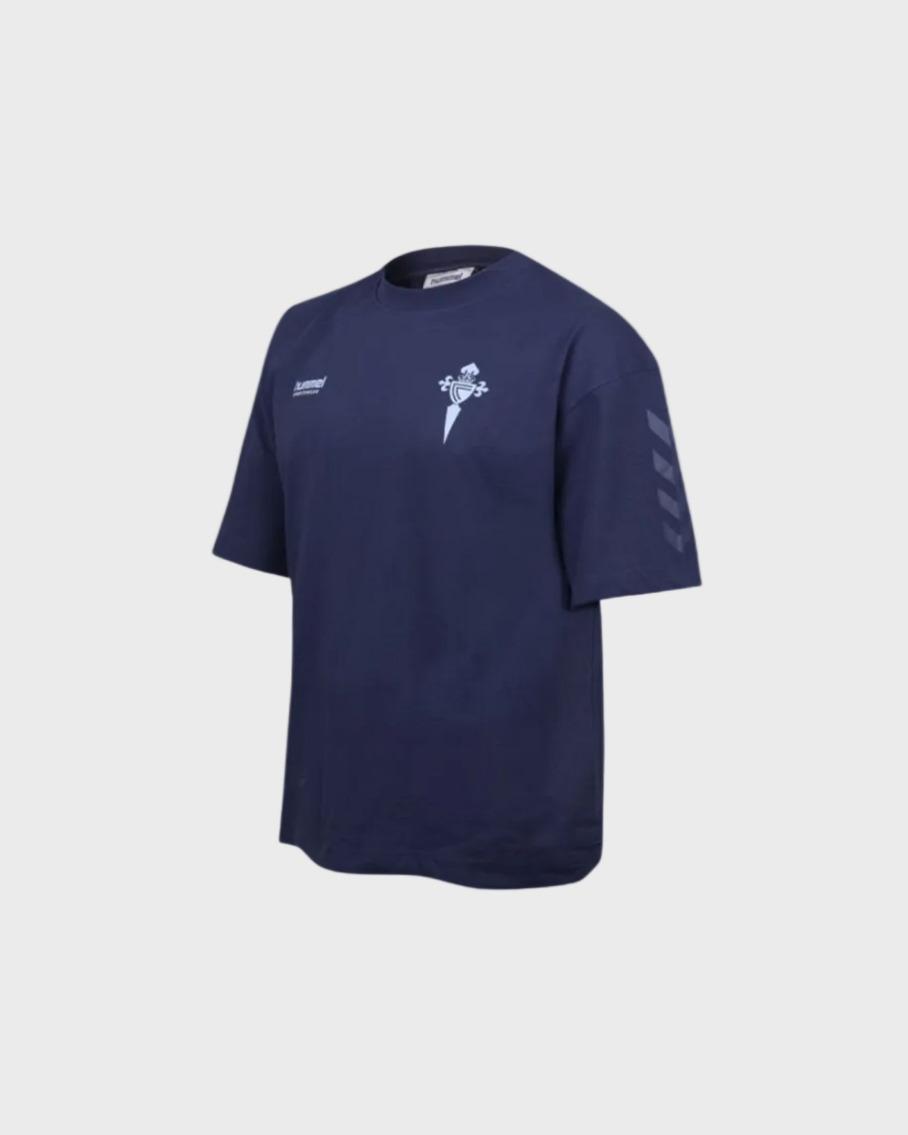 Foto de producto Camiseta Mariño Oversized Disponible en la Tienda del Celta FC