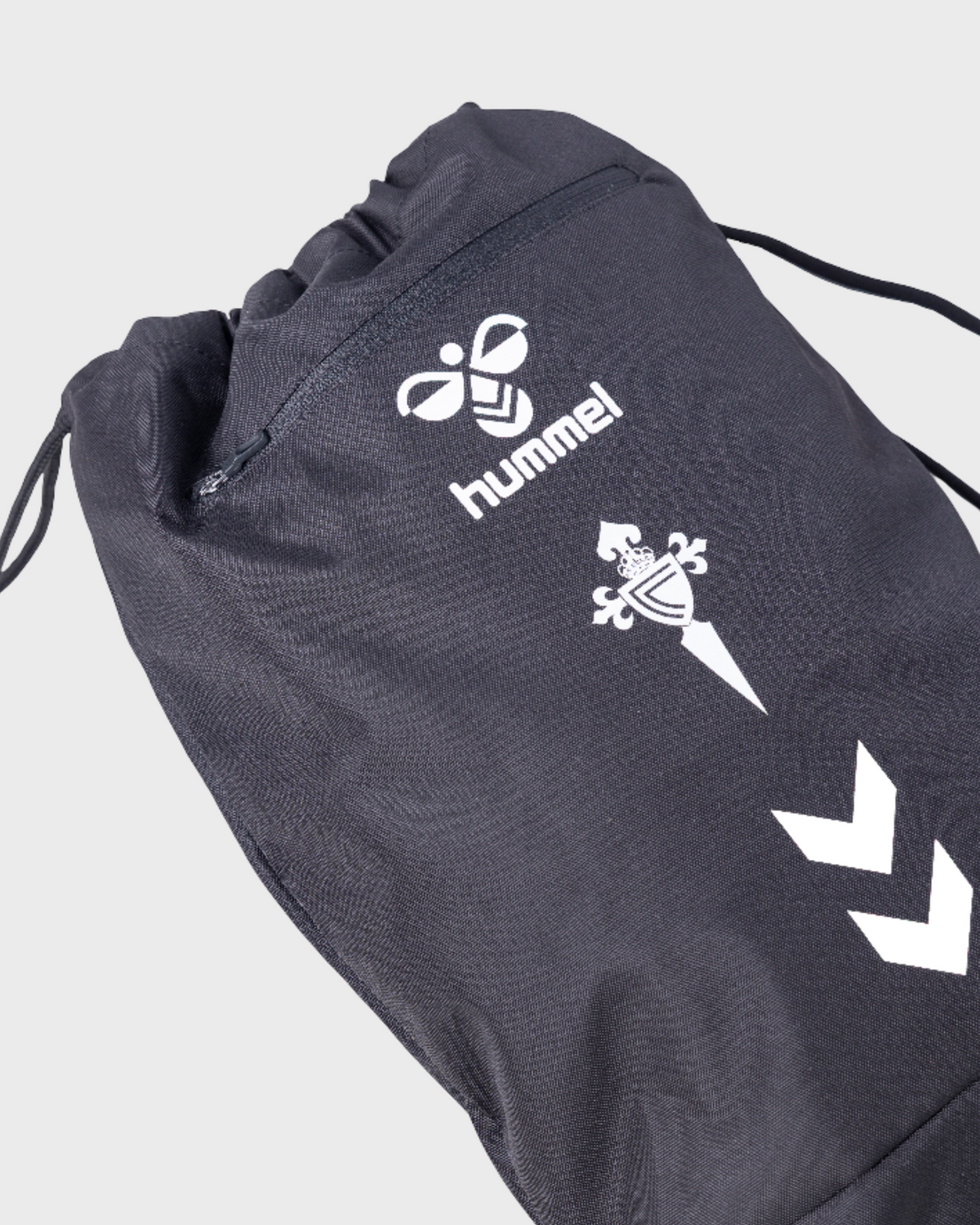Foto de producto Gymbag Negra Essential Disponible en la Tienda del Celta FC