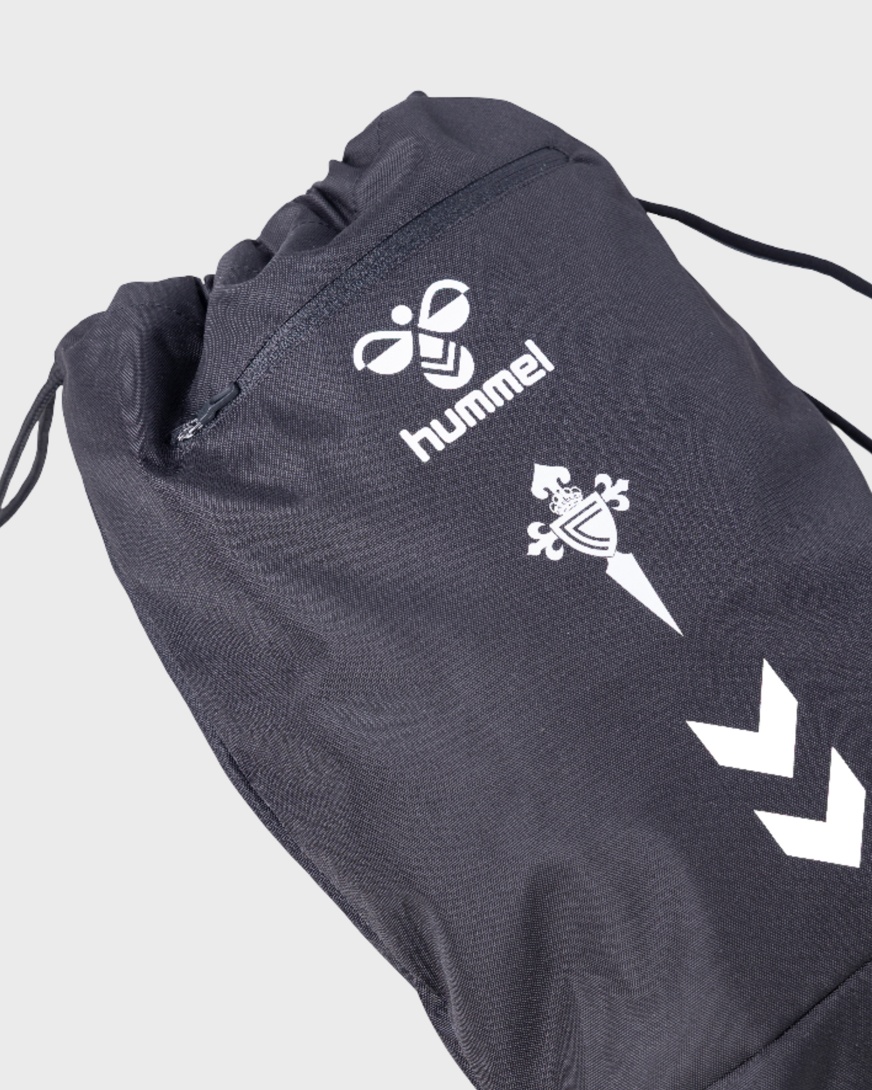 Foto de producto Gymbag Negra Essential Disponible en la Tienda del Celta FC