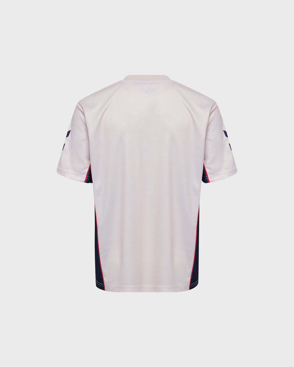 Camiseta Branca Paseo Xogador 26/27 Disponible en la Tienda del Celta FC
