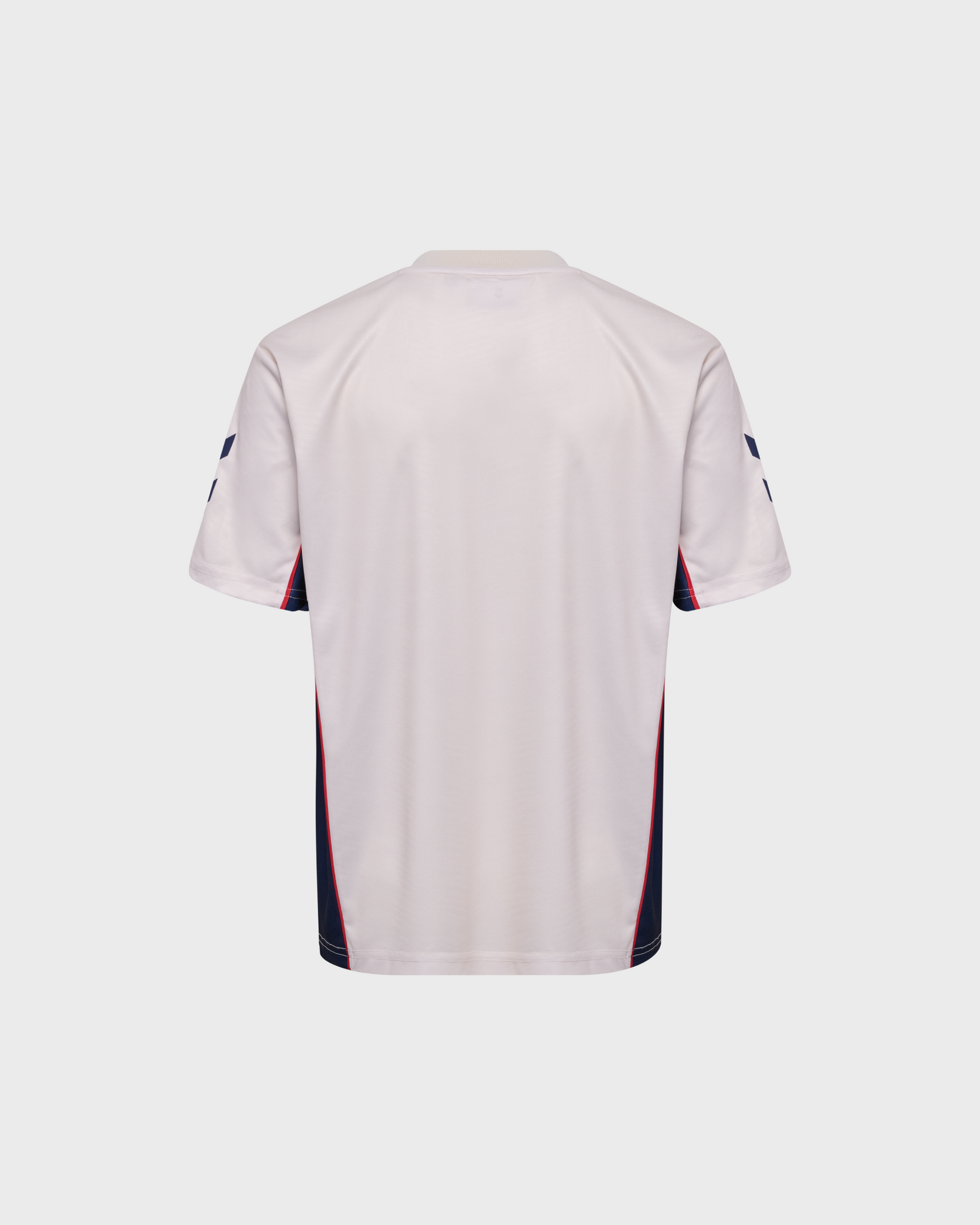 Camiseta Branca Paseo Xogador 26/27 Disponible en la Tienda del Celta FC