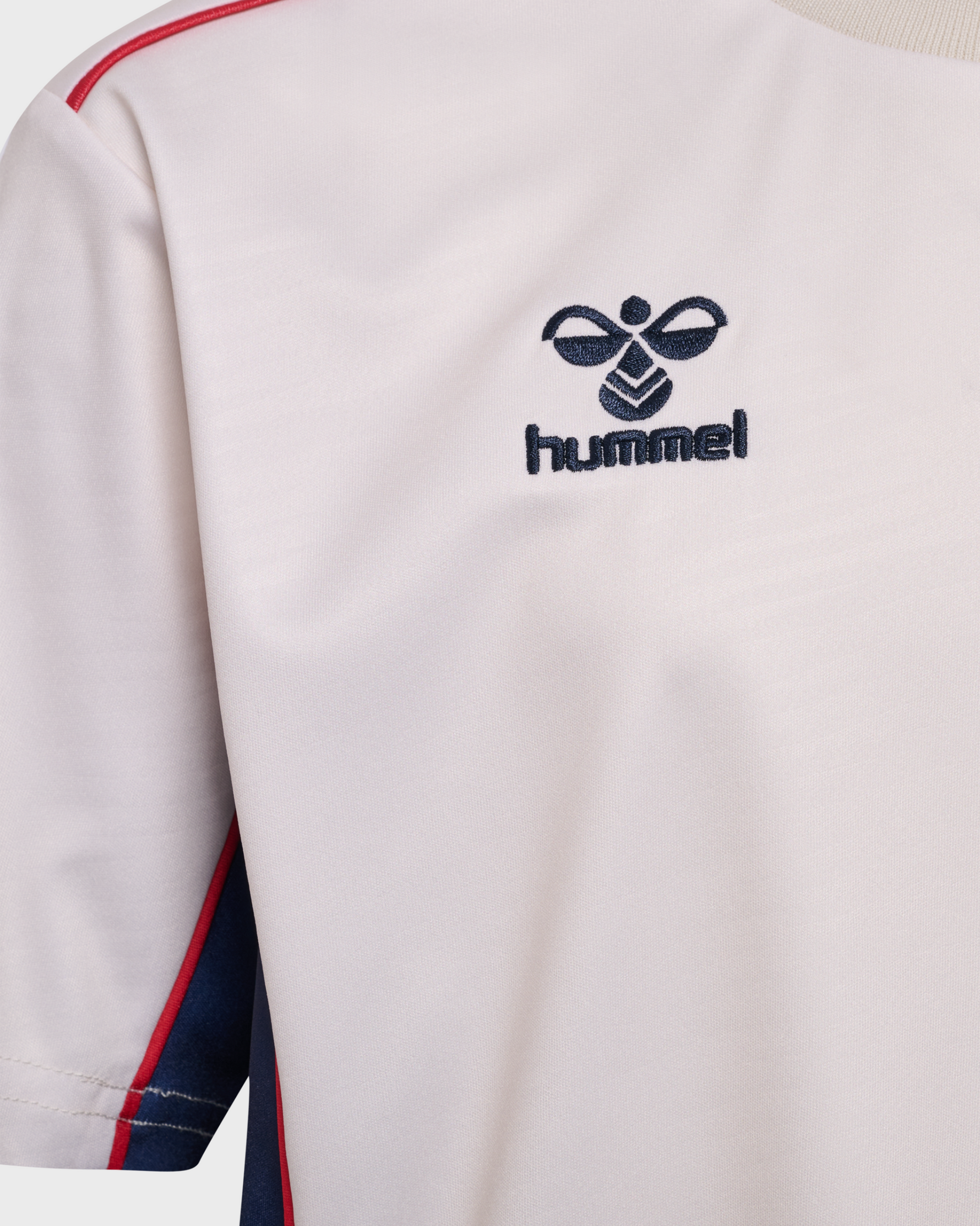 Camiseta Branca Infantil Paseo Xogador 26/27 Disponible en la Tienda del Celta FC