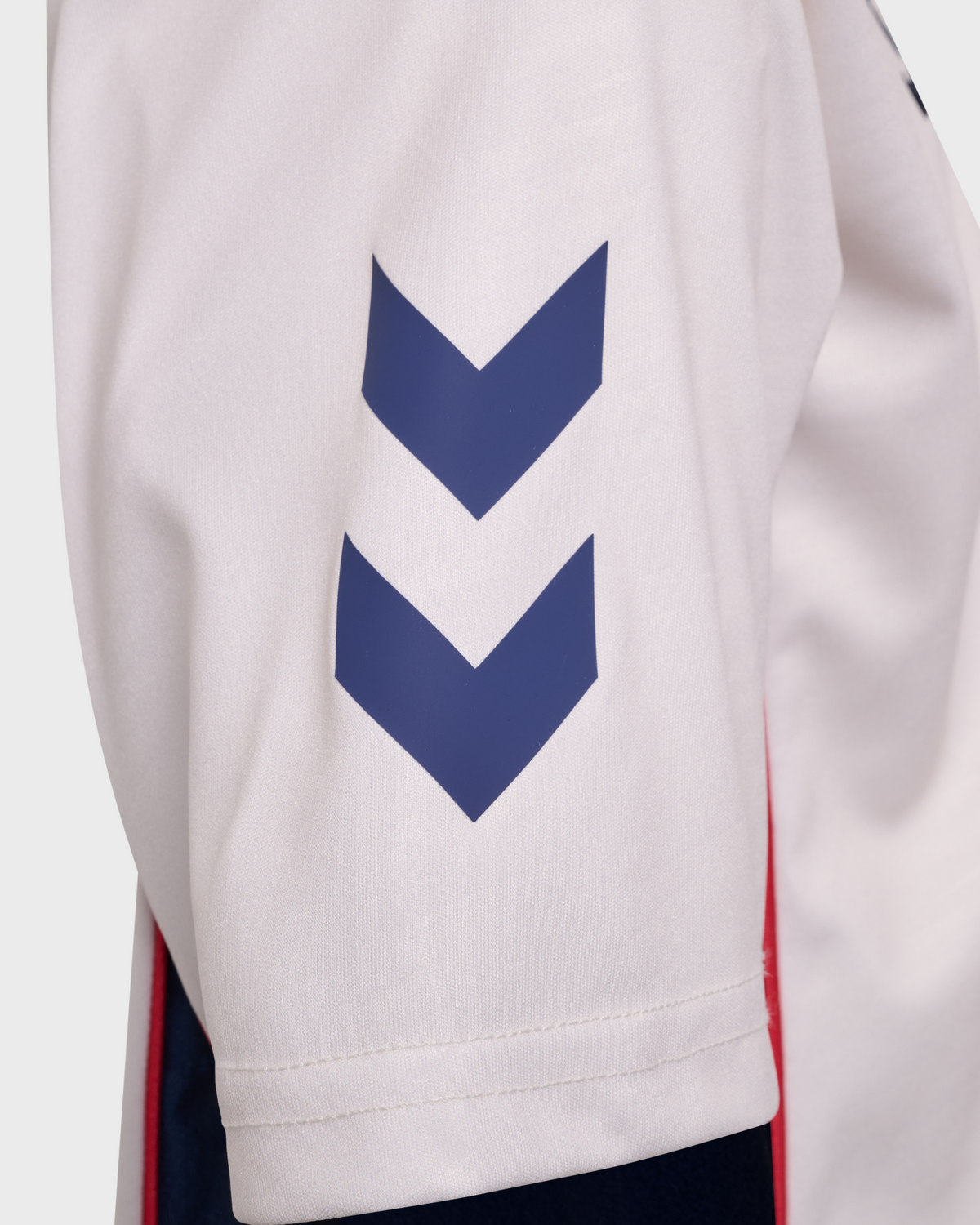 Camiseta Branca Infantil Paseo Xogador 26/27 Disponible en la Tienda del Celta FC