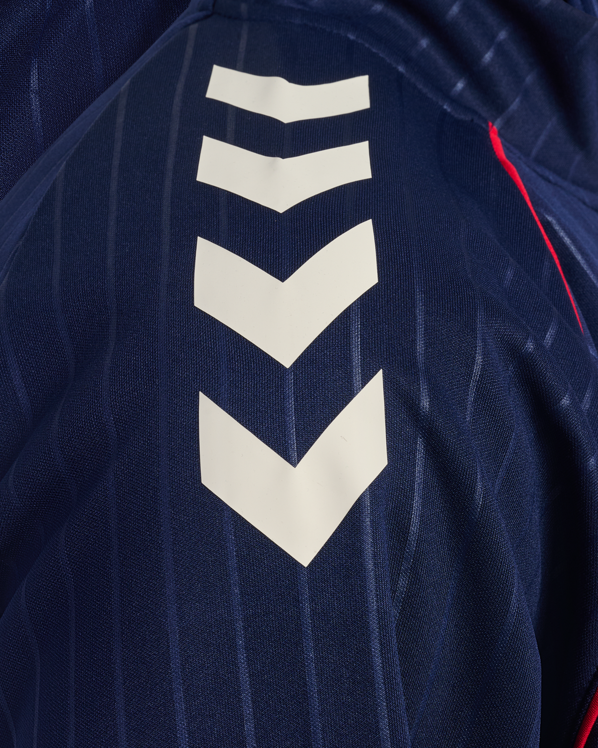 Suadoiro Paseo Xogador 26/27 Disponible en la Tienda del Celta FC