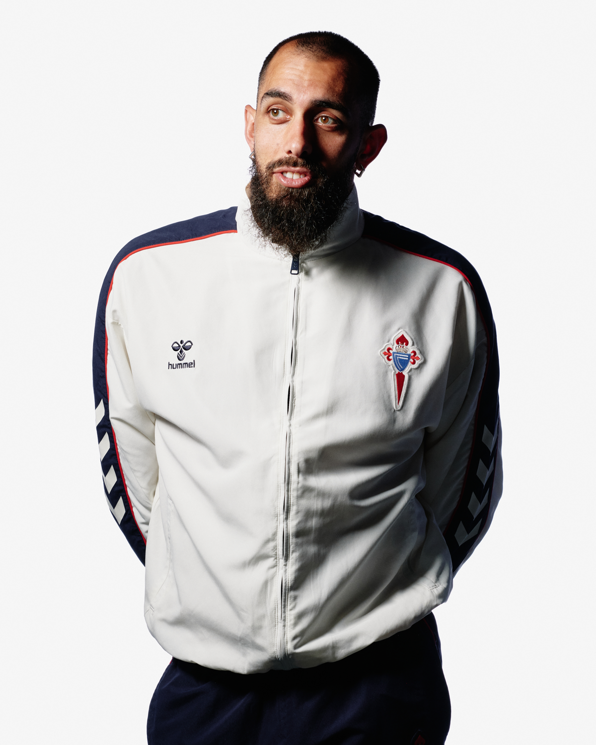 Chaqueta Branca Infantil Paseo Xogador 26/27 Disponible en la Tienda del Celta FC