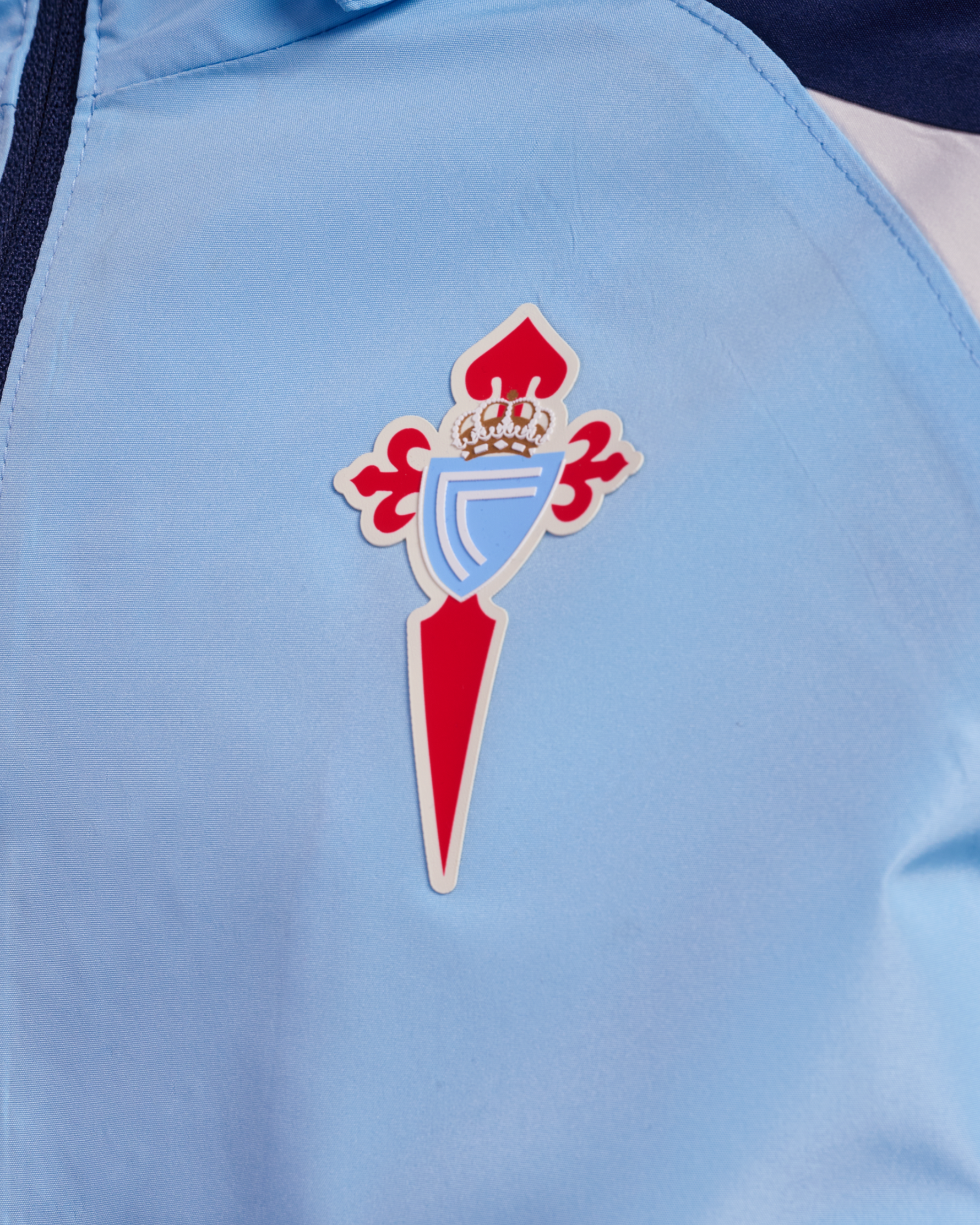 Chuvasqueiro Infantil Adestramento Xogador 26/27 Disponible en la Tienda del Celta FC