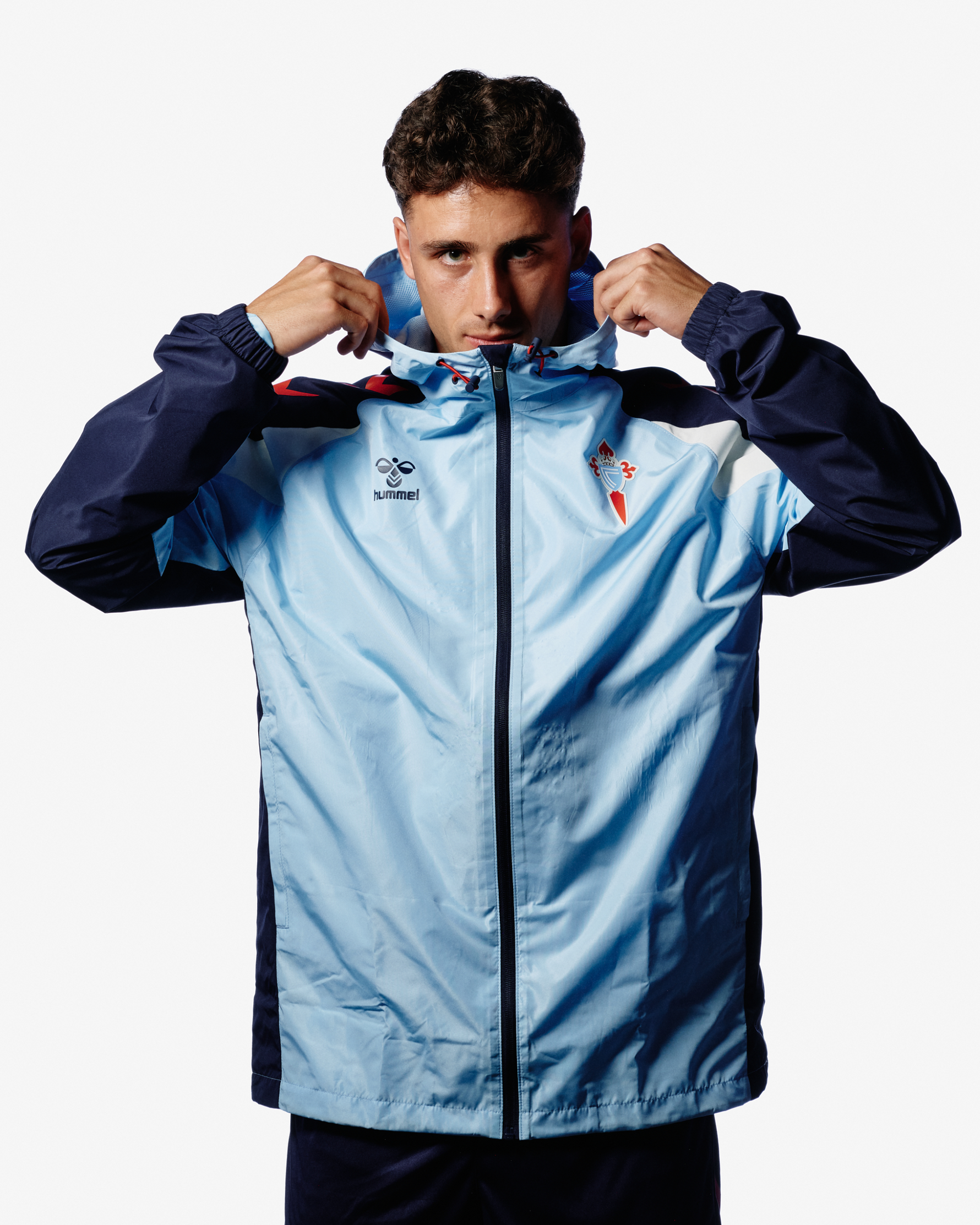 Chuvasqueiro Infantil Adestramento Xogador 26/27 Disponible en la Tienda del Celta FC