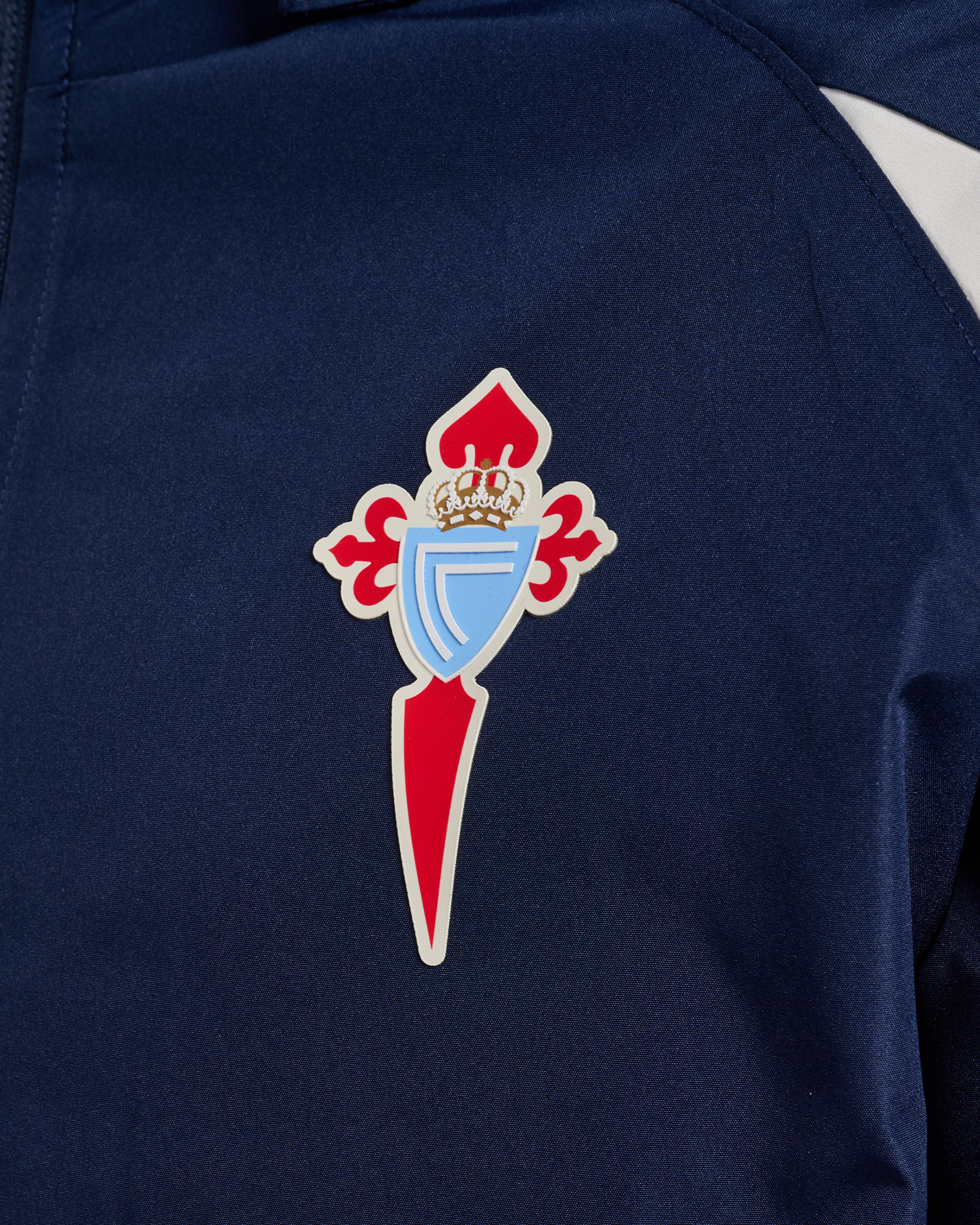 Anorak Infantil Adestramento Xogador e Staff 26/27 Disponible en la Tienda del Celta FC