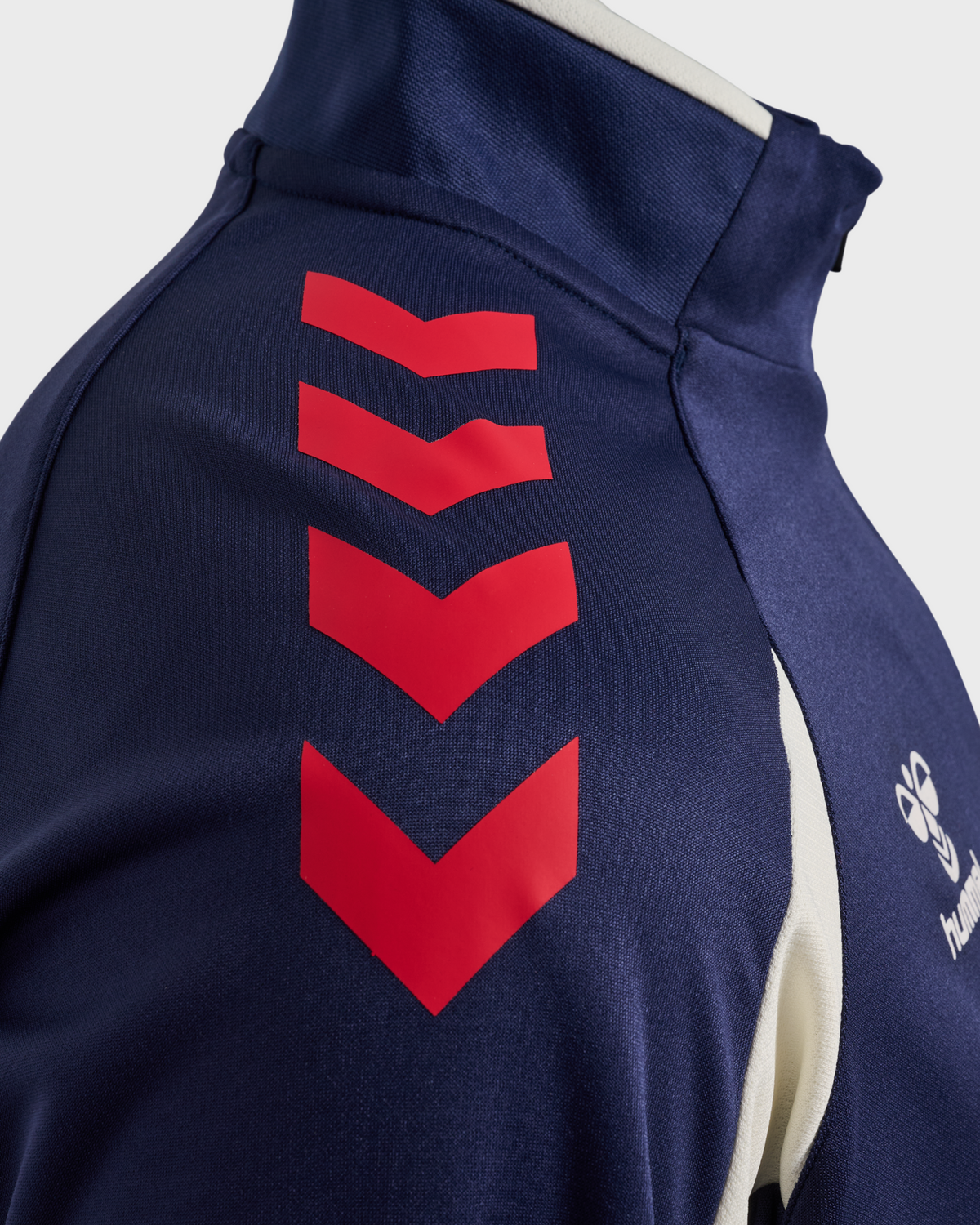 Suadoiro Adestramento Staff 26/27 Disponible en la Tienda del Celta FC