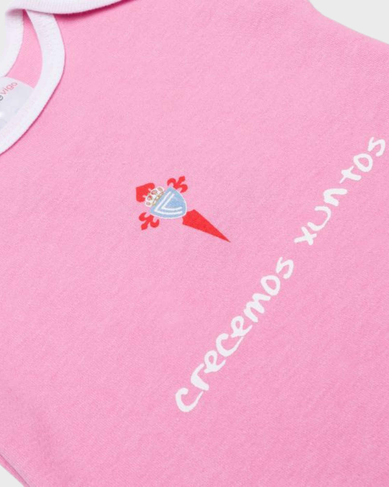 Foto de producto Body Rosa Crecemos Xuntos Disponible en la Tienda del Celta FC