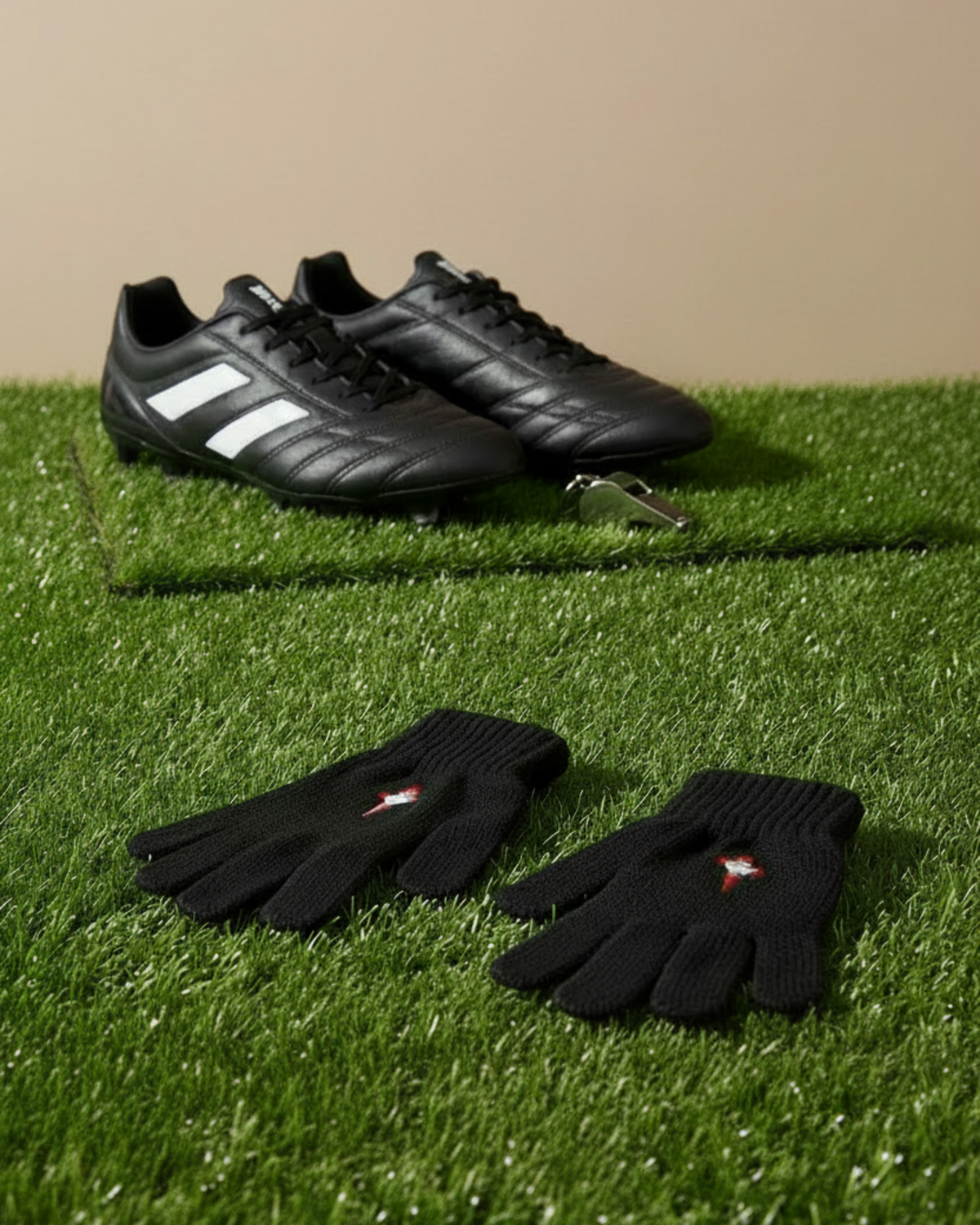 Foto de producto Luvas Negras Escudo Disponible en la Tienda del Celta FC