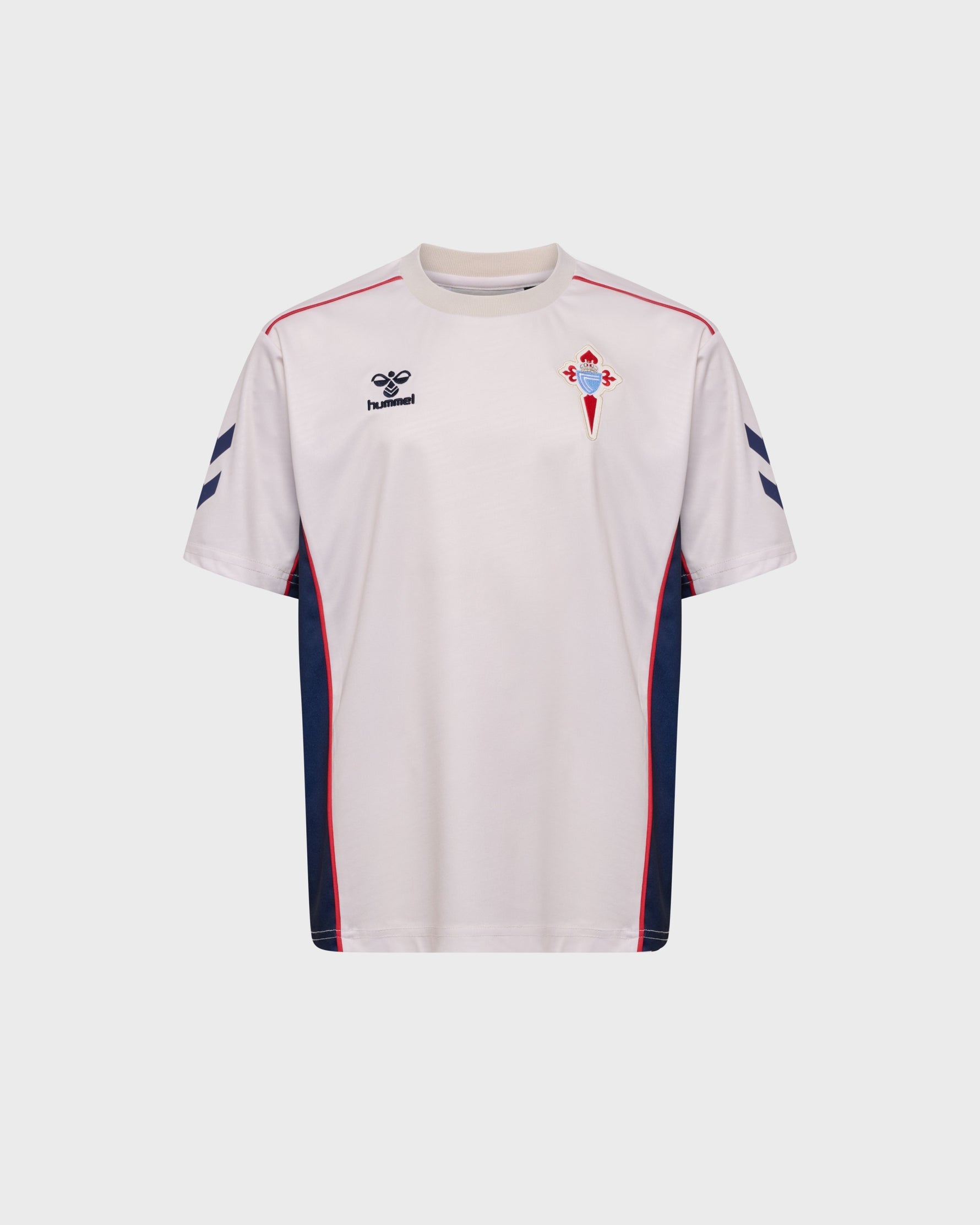 Camiseta Branca Paseo Xogador 26/27 Disponible en la Tienda del Celta FC